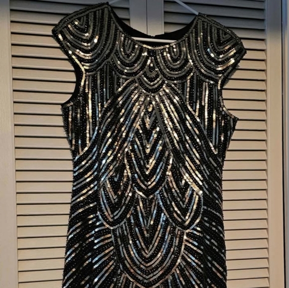 Dress - Picture 8 of 8